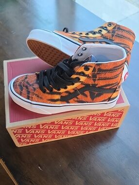 Vans Size 5.5 Women's High-Top Sneakers in Orange Tiger Stripe with Black NEW